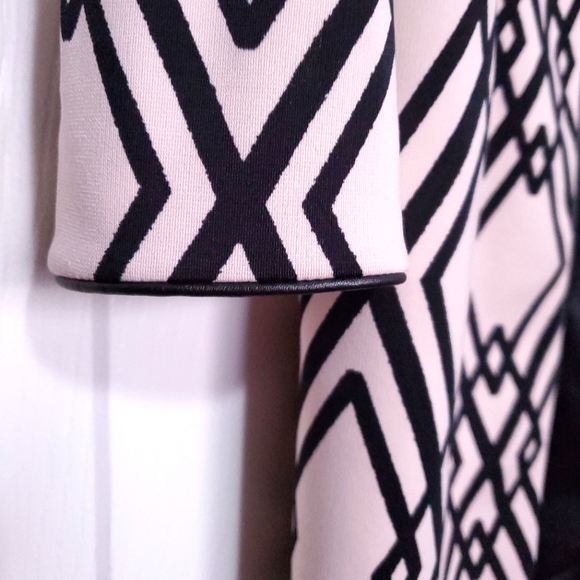 Isaac Mizrahi Live! Geometric pattern open jacket blazer size 2 (XS) black beige - Picture 3 of 10